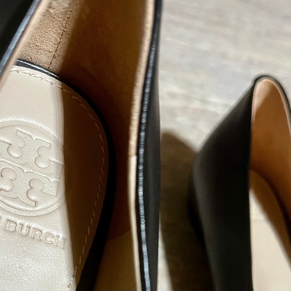 NIB Tory Burch Gigi gold T buckle Reva ballet flat leather shoes with - Picture 12 of 16